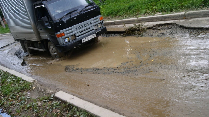 Анивчане готовят губернатору новую гору жалоб на разбитые дороги и грязную воду