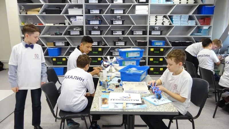 В десятках сахалинских школ появятся свои «Мини-кванториумы»