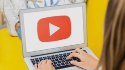 Шадаев: YouTube не спешит выполнять нормы российского законодательства
