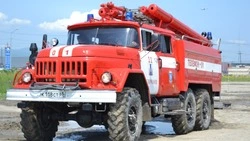 Человек погиб при пожаре в заброшенном здании в Корсаковском районе