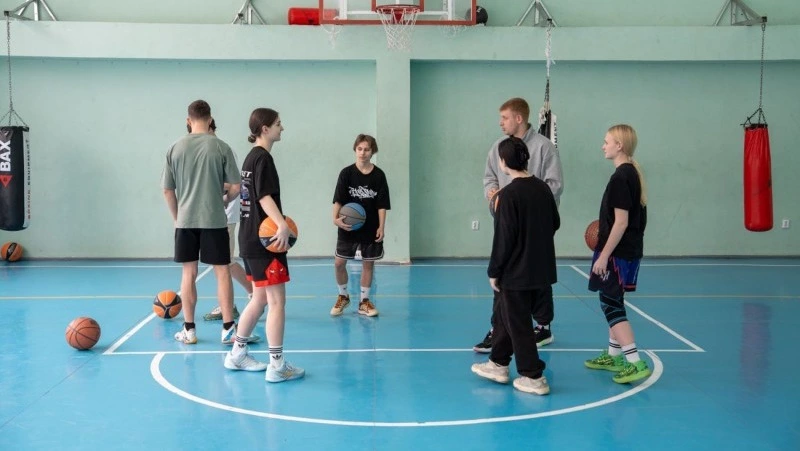 Тренер из Синегорска Владислав Байбуз развивает баскетбол и помогает детям стать чемпионами 