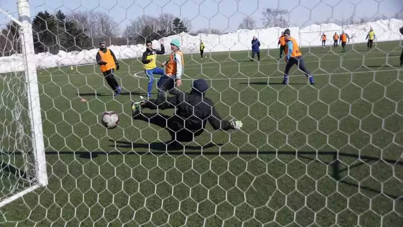 «Локомотив» первым вышел в полуфинал Кубка Корсаковского городского округа по футболу