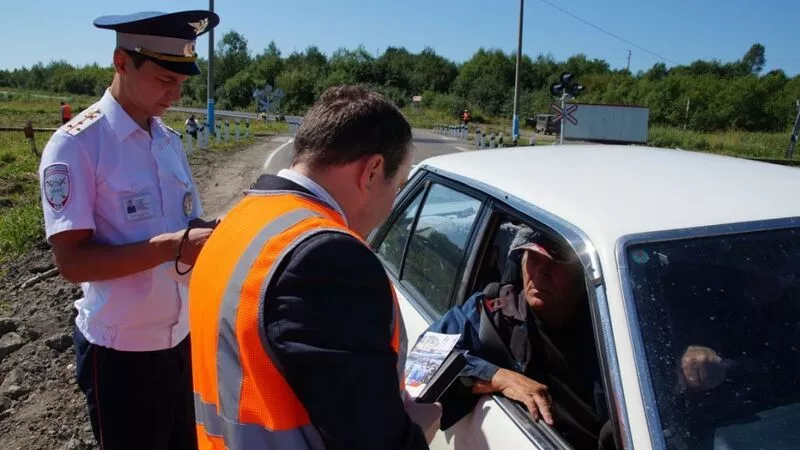 Двое нарушителей оштрафованы во время рейда на жд-переезде в Поронайске