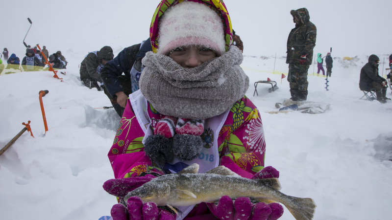 «Сахалинский лёд 2018» собрал сотни любителей зимней рыбалки