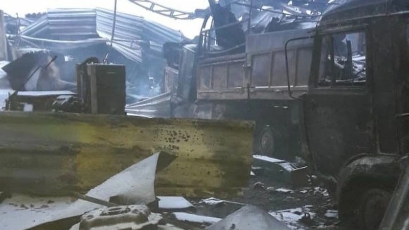 «Праздник начинается»: неизвестные подожгли гаражный бокс в центре Сахалина