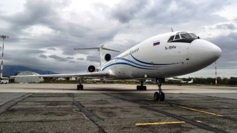 На строящейся взлетно-посадочной полосе в аэропорту Южно-Сахалинска установили оборудование связи