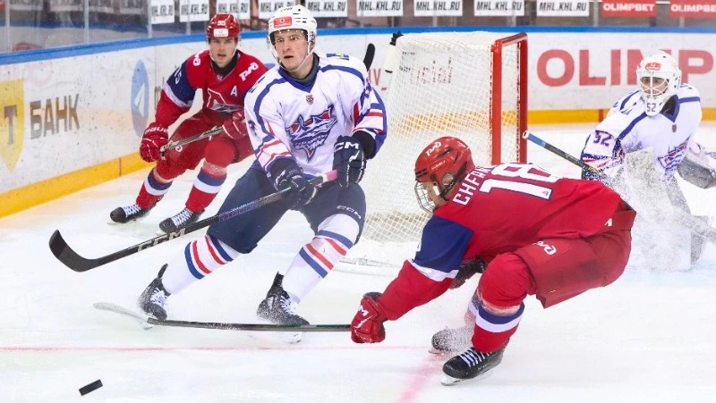 «Сахалинские Акулы» проиграли хоккейной команде из Ярославля со счетом 7:1