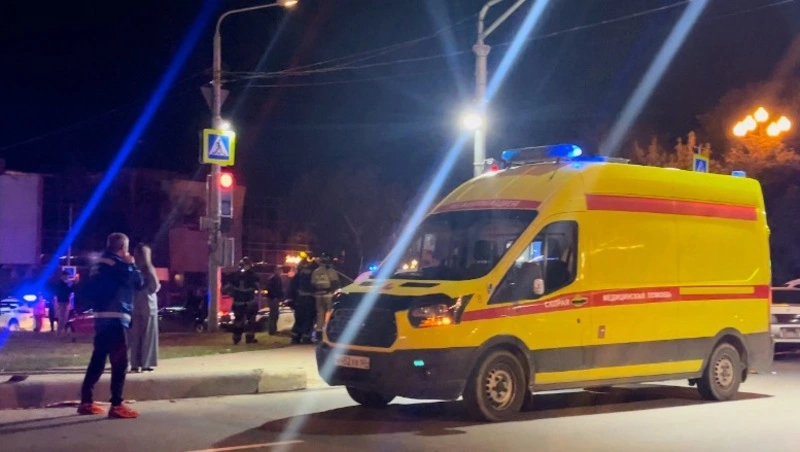 На место ДТП в Южно-Сахалинске приехали два автомобиля реанимации