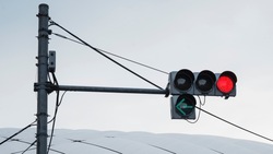 Движение ограничат на перекрестке в Южно-Сахалинске для установки «умного» светофора