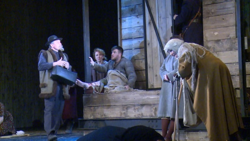 В сахалинском Чехов-центре прошла премьера спектакля «Эшелон»