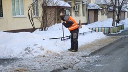 Коммунальщики Южно-Сахалинска вышли на борьбу с наледью