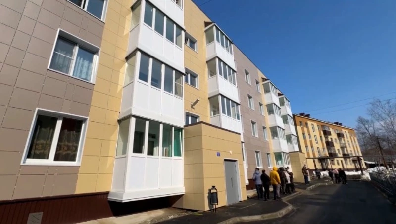 Новые квартиры по переселению получили 40 семей в Долинском районе