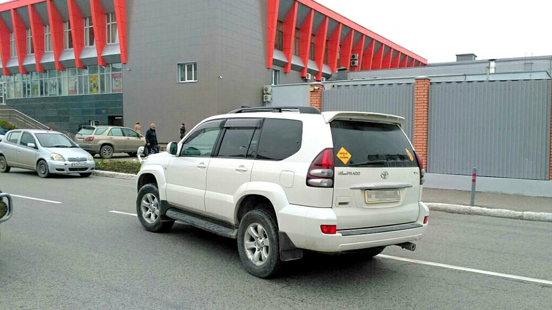 Южносахалинцы массово ездят по встречке у Дома торговли