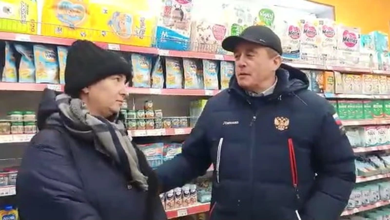 «А это дорого?»: губернатор узнал мнение жителей о ценах на продукты в Ногликах