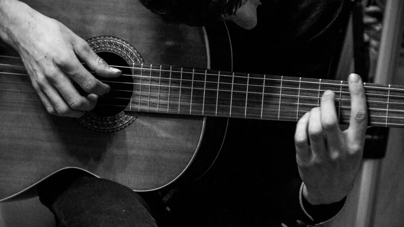 Томаринцев бесплатно научат играть на гитаре и блок-флейте