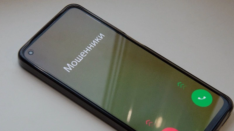 Жительница Южно-Сахалинска продиктовала код из смс и потеряла сбережения