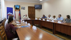 Власти Сахалина и подшефного Шахтерска в ДНР обсудили сотрудничество двух регионов 