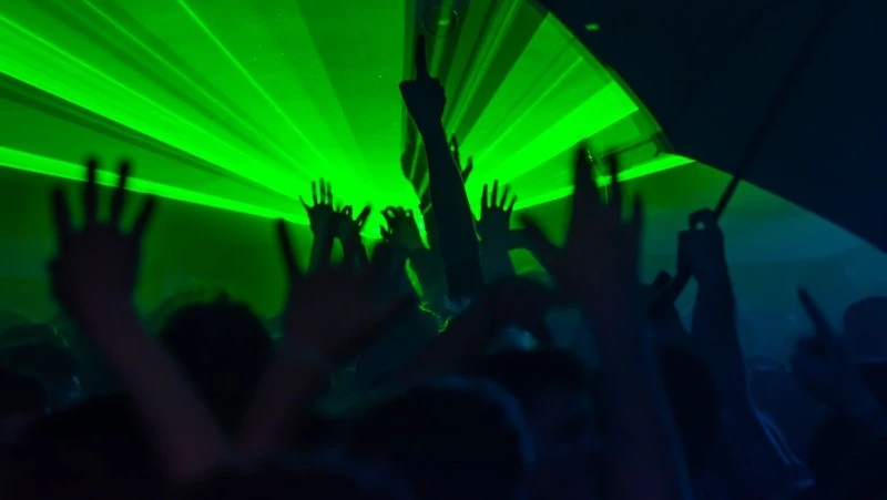 Вечеринки для взрослых в Южно-Сахалинске (21+): прощание с летом и SHUFUTINSKY