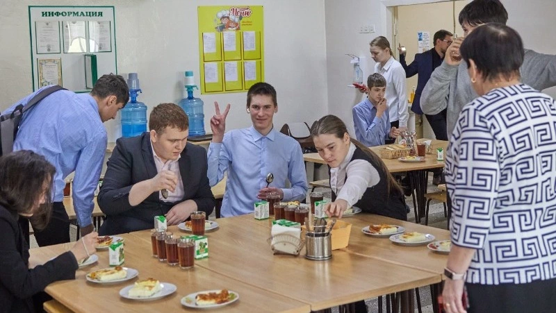 В школе № 32 Южно-Сахалинска проверили качество горячего питания