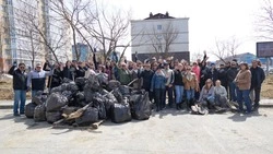 Тысячи жителей Южно-Сахалинска вышли на субботник 