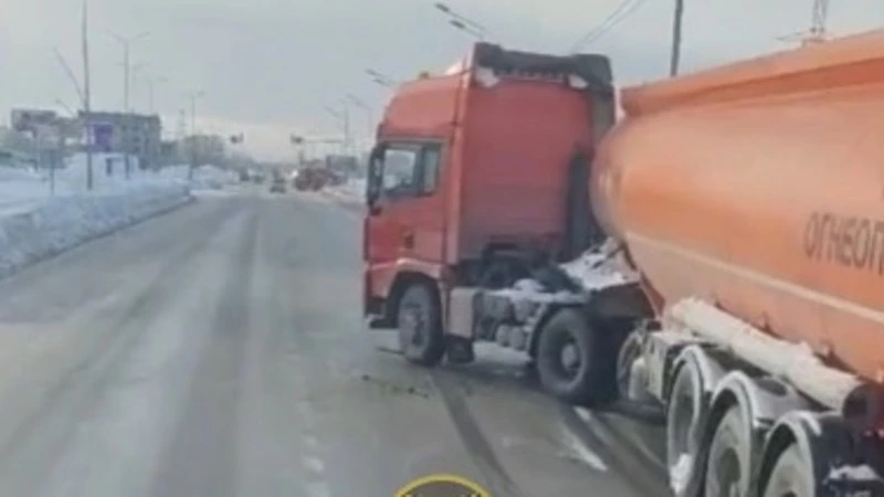 Массовое ДТП с бензовозом произошло в Южно-Сахалинске 