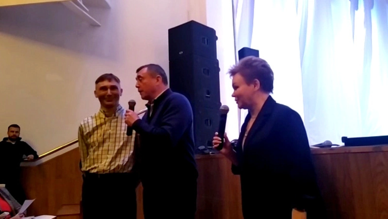 «Кто обещал, к тому и обращайтесь». Чиновнику Охи досталось за отношение к пенсионерам