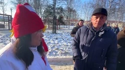 Губернатор Валерий Лимаренко высоко оценил уличную библиотеку парка «Мир» в Смирных 