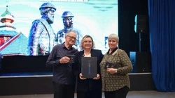 Корсаковским семьям вручили почетный знак «Семья, любовь и верность»