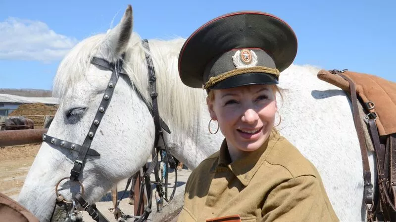 Ветеранов на Сахалине поздравили лошади, собаки и люди