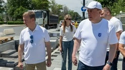 Валерий Лимаренко лично проверил ход ремонта проспекта Победы в Южно-Сахалинске