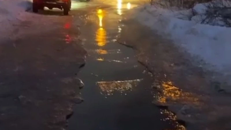 Вода чуть не затопила детский сад в Южно-Сахалинске из-за аварии утром 2 февраля