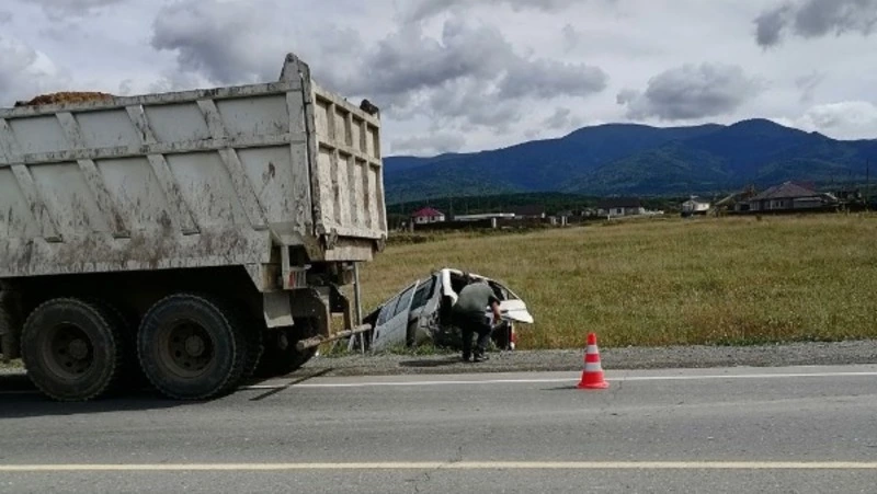 Массовое ДТП с участием самосвала произошло в Южно-Сахалинске