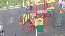 Жителей Долинска возмутило желание мэрии содержать детские площадки за их счет