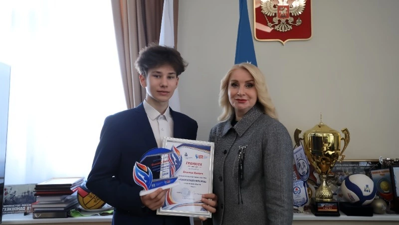 Сахалинского прыгуна на лыжах с трамплина признали спортсменом месяца