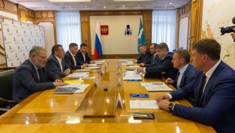 Губернатор обсудил с главой Росавтодора модернизацию дорожной сети Сахалинской области