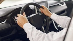 Двое жителей Охи проведут три дня в изоляторе за пьяную езду и  неуплату штрафов