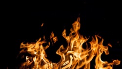 Вспыхнувший обогреватель едва не уничтожил гараж в Южно-Сахалинске