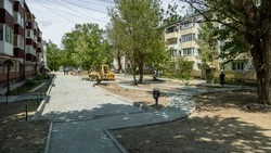 Мэр Сергей Надсадин лично осмотрел ход ремонта дворов в Южно-Сахалинске