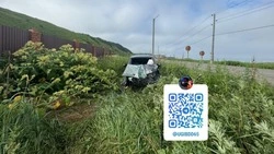 Женщина на Toyota Ractis улетела в кювет и получила травмы на Сахалине 