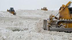 Больше 7 000 кубометров снега вывезли с улиц Южно-Сахалинска к утру 19 января