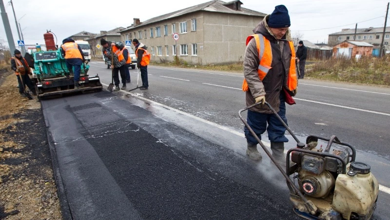Сергей Надсадин поздравил работников дорожного хозяйства Южно-Сахалинска