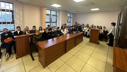 Экскурсию по городскому суду провели для школьников Южно-Сахалинска 