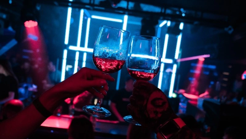 Вечеринки для взрослых в Южно-Сахалинске (21+): лето и жаркие танцы