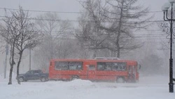 Рейсы автобуса, связывающего Оху и Ноглики, отменили из-за циклона