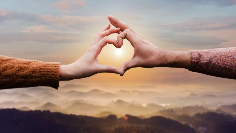 Любовь и счастье на пороге: 3 знака зодиака, которым звезды сулят романтические перемены с 30 мая