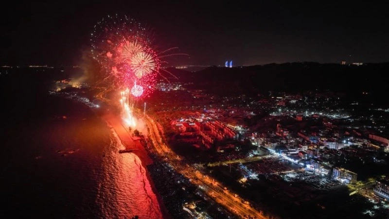 Шоу фейерверков: в Китае и на Тайване совместно выпустили 50 тысяч залпов в честь Нового года