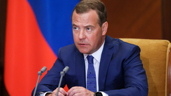«Нельзя допускать их изоляции»: Медведев просит помочь мигрантам в России