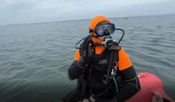 Видео: на Сахалине водолазы МЧС подняли тело пропавшего рыбака из озера Буссе