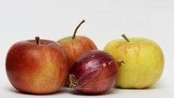 Молоко, лук и яблоки подешевели на Сахалине в начале декабря