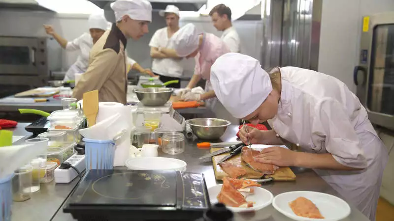 Деловую часть сахалинского фестиваля «Остров-рыба» завершил конкурс молодых кулинаров